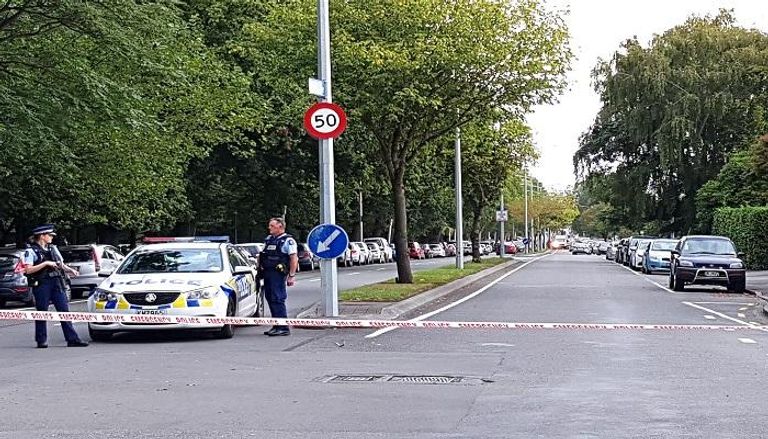 الشرطة تحاصر موقع الهجوم الإرهابي في نيوزيلندا