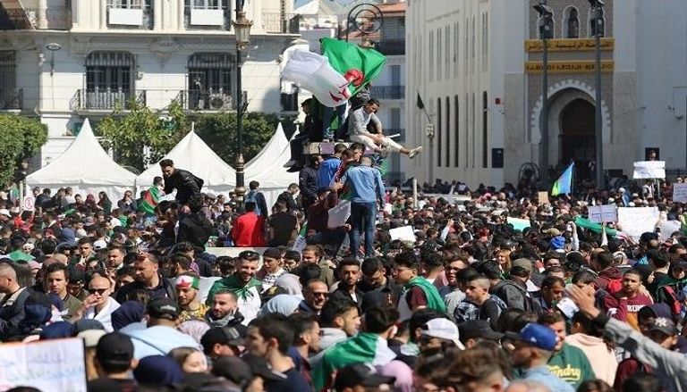 محتجون في العاصمة الجزائرية- أرشيفية