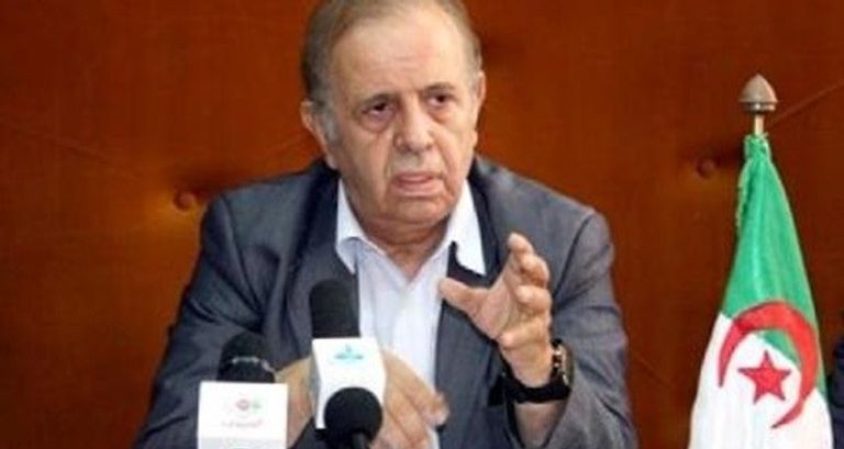 فاروق قسنطيني الرئيس السابق للجنة الاستشارية لحماية وترقية حقوق الإنسان  بوتفليقة يتراجع عن الولاية الخامسة والحراك يتواصل ضد التمديد