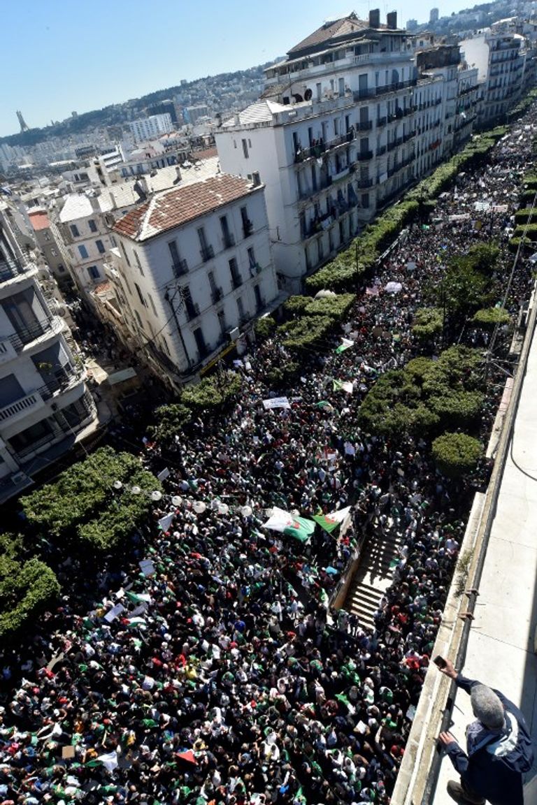 مئات الآلاف من الجزائريين وسط العاصمة
