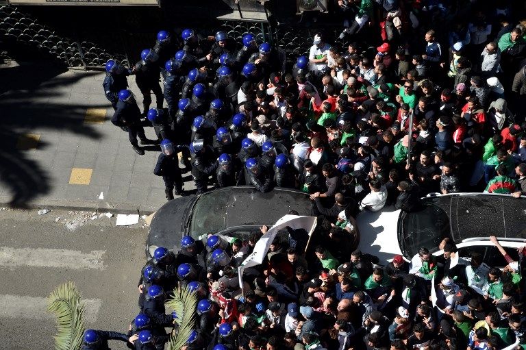 مئات الآلاف من الجزائريين وسط العاصمة