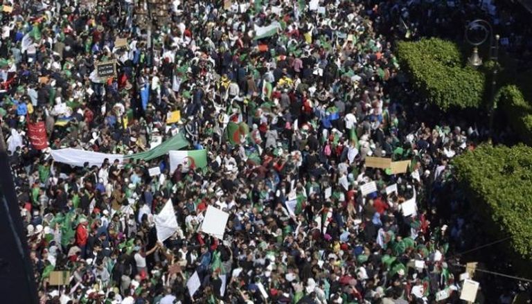 مئات الآلاف من الجزائريين وسط العاصمة