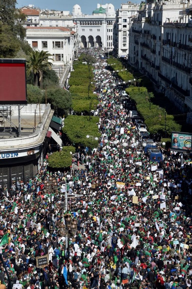 مئات الآلاف من الجزائريين وسط العاصمة