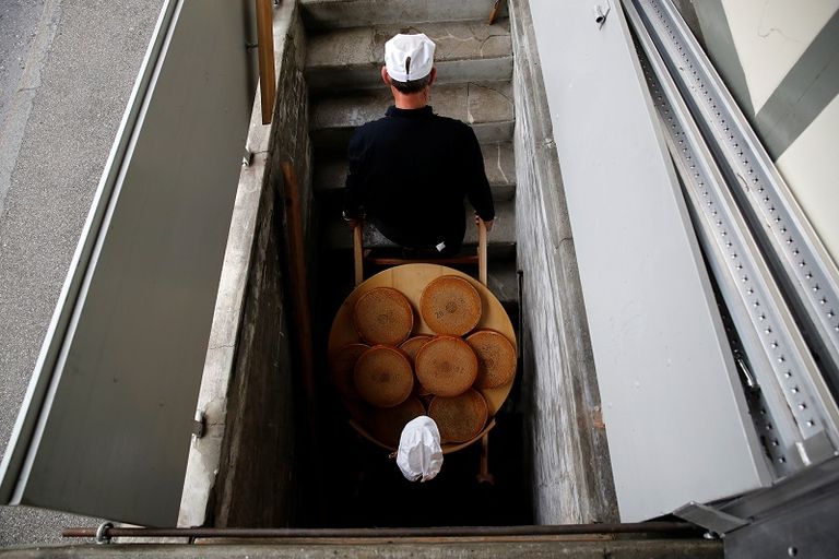 دراسة: موسيقى الهيب هوب تُكسب الجبن نكهة أفضل من موتسارت