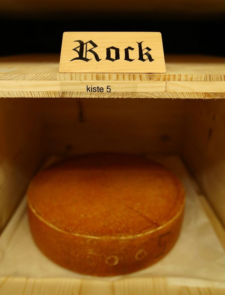 دراسة: موسيقى الهيب هوب تُكسب الجبن نكهة أفضل من موتسارت