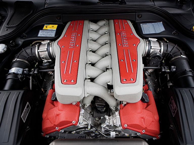 أحد محركات فيراري V12