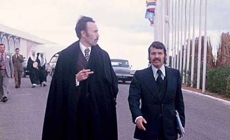 الرئيس الجزائري الراحل هواري بومدين مع وزير خارجيته عبد العزيز بوتفليقة ثلاث مراحل انتقالية للجزائر منذ استقلالها