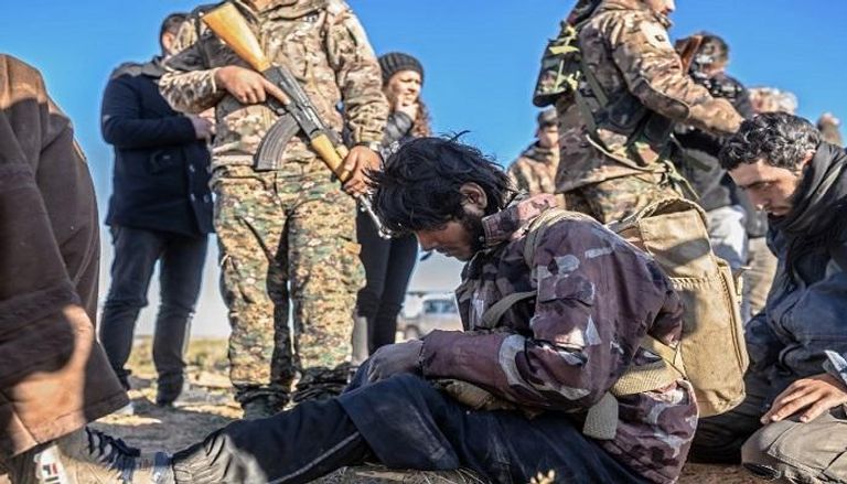 عناصر "داعش" لدى مغادرتهم آخر جيب شرقي سوريا