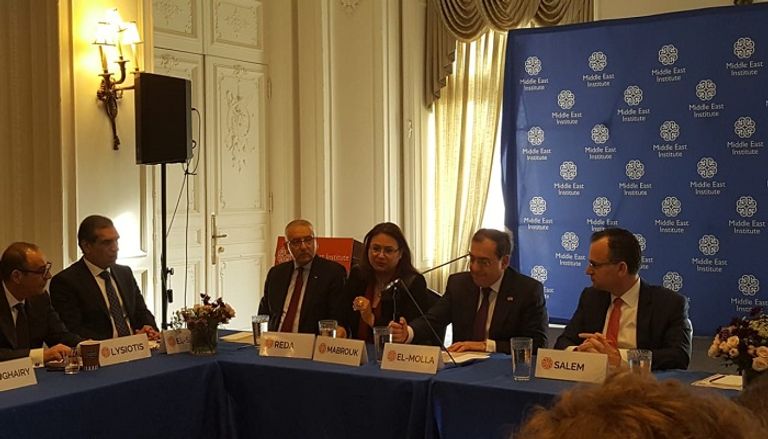 المهندس طارق الملا وزير البترول وفيكتوريا كوتس مساعدة الرئيس الأمريكي