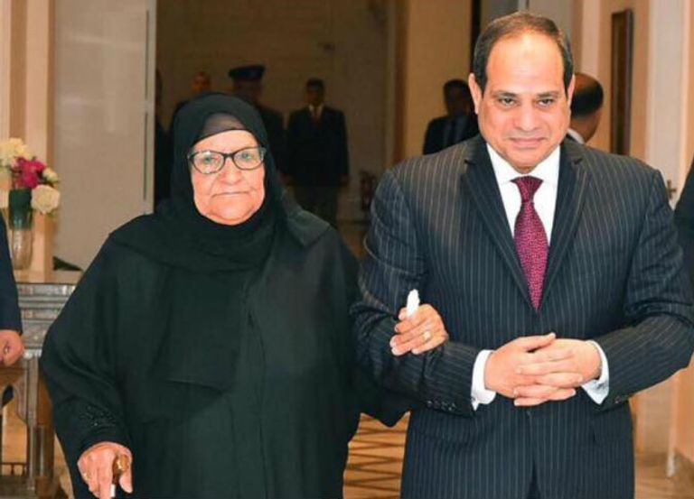 الرئيس المصري عبدالفتاح السيسي مع منى إبراهيم