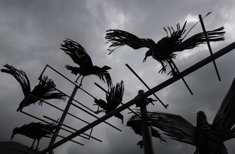 لبناني يحوّل شظايا الحرب إلى تماثيل