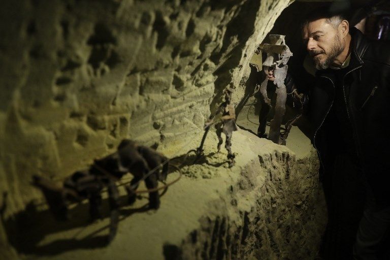 لبناني يحوّل شظايا الحرب إلى تماثيل