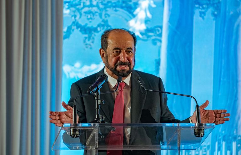 حاكم الشارقة يدشن النسخة الفرنسية من كتاب بيبي فاطمة