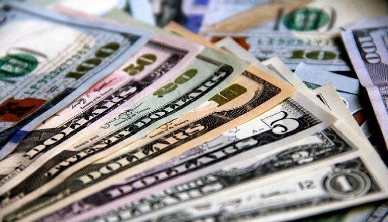 الدولار  ينخفض أمام العملات الرئيسية