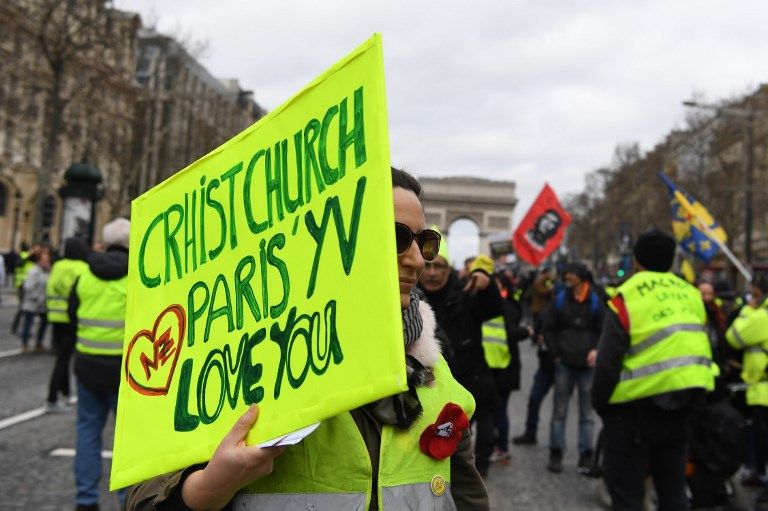 اشتباكات بين الشرطة والسترات الصفراء في وسط باريس