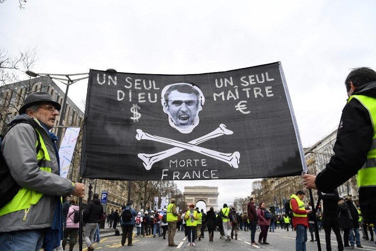 اشتباكات بين الشرطة والسترات الصفراء في وسط باريس