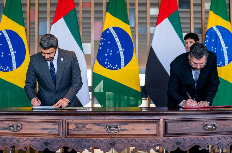 الشيخ عبدالله بن زايد ووزير خارجية البرازيل خلال توقيع الاتفاقيات  الشيخ عبدالله بن زايد ووزير خارجية البرازيل خلال اللقاء