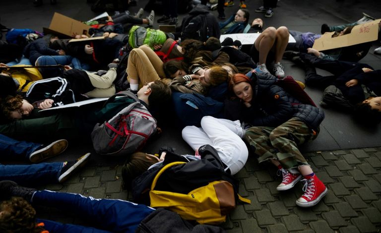 انتفاضة طلابية ضد التلكؤ الرسمي في مواجهة أزمة المناخ