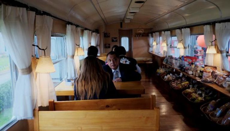 عربات قطار قديم تتحول لمطعم رائع في بوليفيا