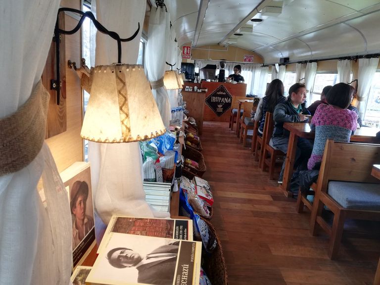 عربات قطار قديم تتحول لمطعم رائع في بوليفيا