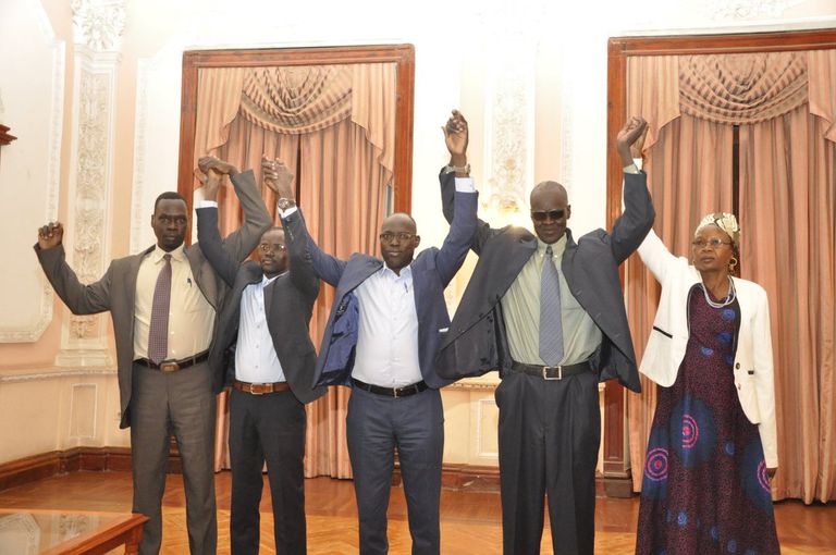 جانب من توقيع اتفاق السلام الذي وقعته الحكومة الإثيوبية 