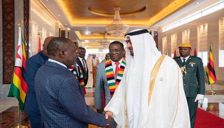الشيخ محمد بن زايد خلال استقباله رئيس زيمبابوي إيمرسون منانغاغوا