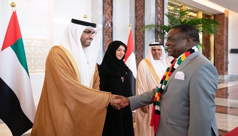 الشيخ محمد بن زايد خلال استقباله رئيس زيمبابوي إيمرسون منانغاغوا
