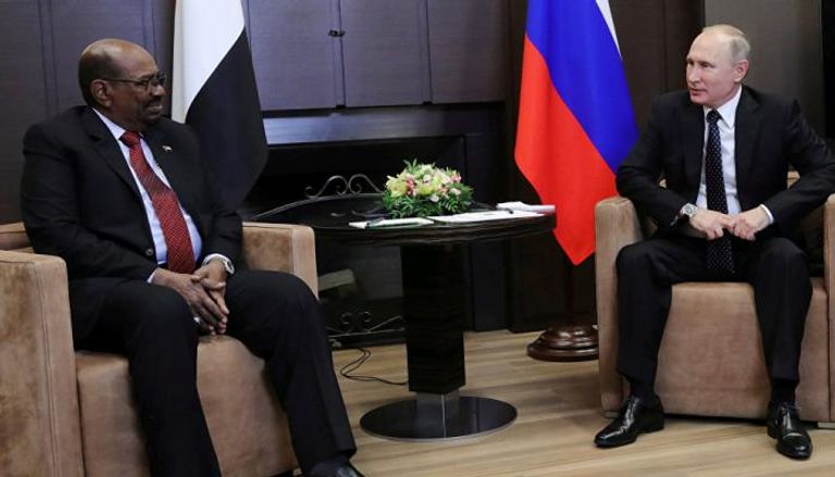 لقاء سابق بين الرئيس الروسي ونظيره السوداني 