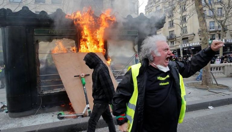 اشتباكات بين الشرطة الفرنسية ومتظاهري "السترات الصفراء" في باريس