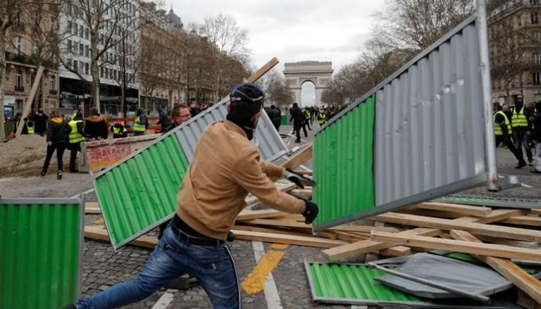 جانب من أعمال التخريب بالعاصمة الفرنسية باريس