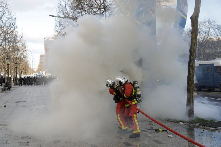 الرئيس الفرنسي إيمانويل ماكرون خلال اجتماع مع الوزراء - أ.ف.ب