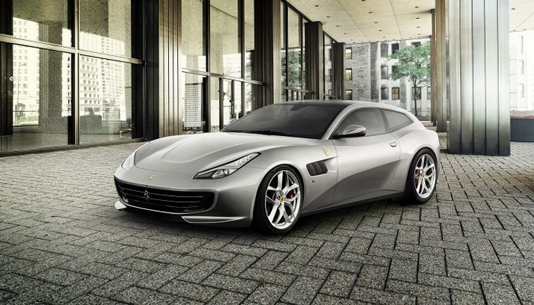 فيراري تعيد فحص سيارات بسبب عيوب الصناعة