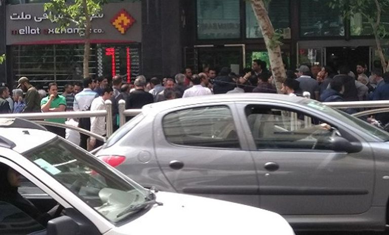 احتجاجات إيرانيين متضررين من التدهور الاقتصادي