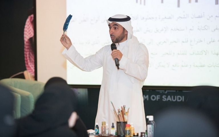 ورشة الخط العربي تدوم 4 ساعات بالمعرض