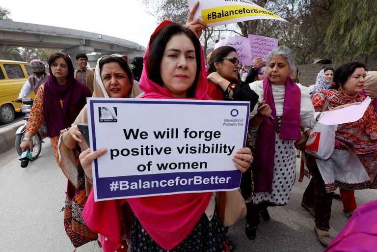 جانب من المسيرة النسائية في باكستان