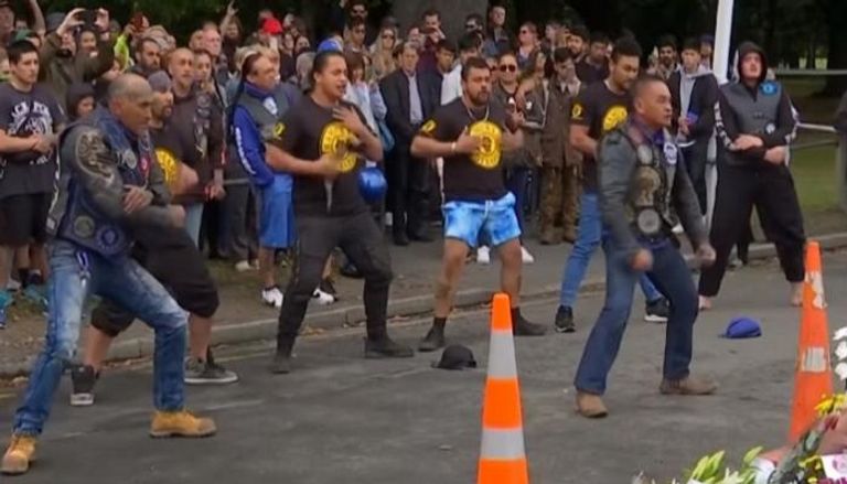 نيوزيلنديون يرقصون الـ"هاكا" حدادا على ضحايا مذبحة المسجدين