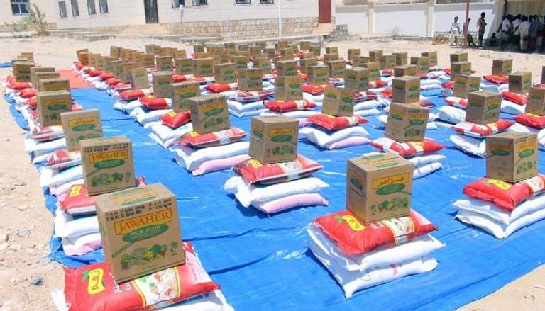 الإمارات توزع 1300 سلة غذائية على أهالي "يبعث " في حضرموت