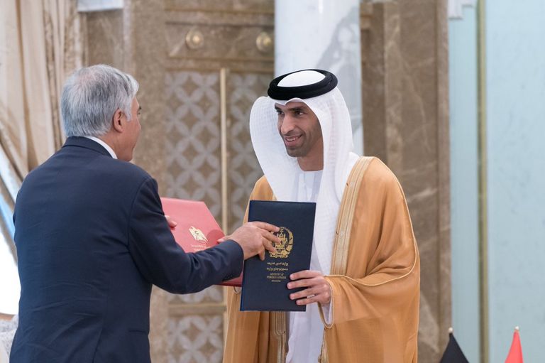 الشيخ محمد بن زايد والرئيس الأفغاني خلال المباحثات