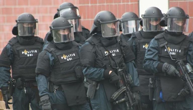 قوات الشرطة الهولندية تلاحق منفذ الهجوم الإرهابي