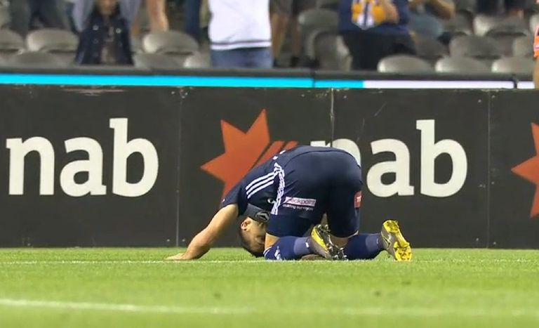 كوستا بارباروزيس كوستا بارباروزيس مع زملائه بالفريق