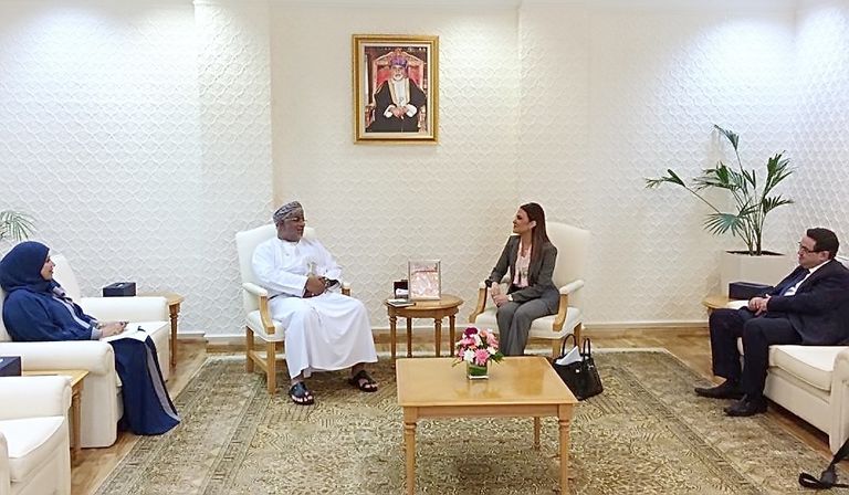وزيرة الاستثمار المصرية تبحث مع مسؤولين عمانيين تعزيز التعاون المشترك