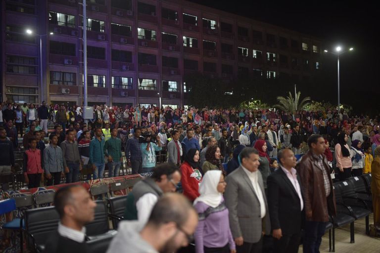 طارق عبدالعزيز يتسلّم درع التكريم