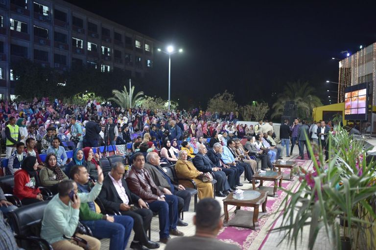 طارق عبدالعزيز يتسلّم درع التكريم