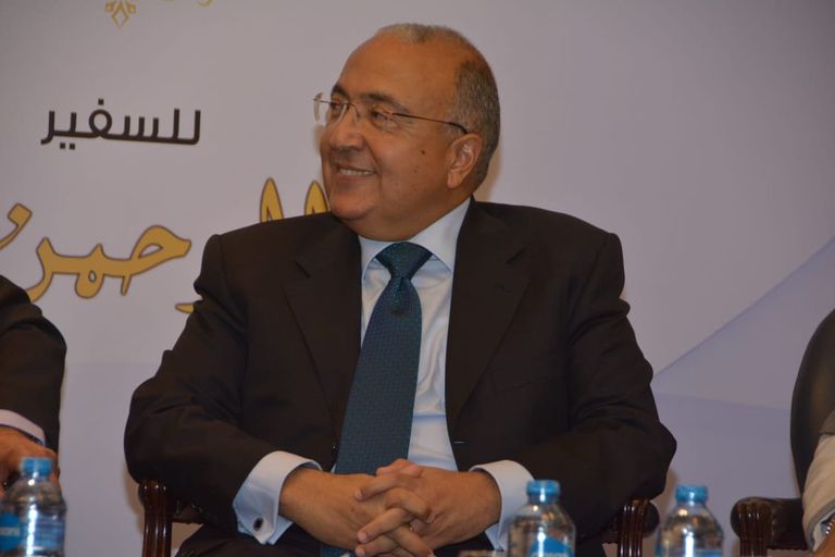 جانب من حفل توقيع كتاب "كنت سفيرا لدى السلطان"