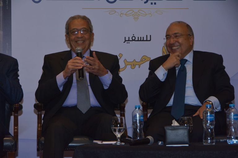 جانب من حفل توقيع كتاب "كنت سفيرا لدى السلطان"