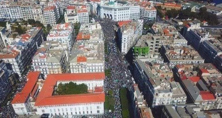 مظاهرات في الجزائر مطالية بتغيير النظام رئيس الوزراء الجزائري المستقيل أحمد أويحيى- أرشيفية