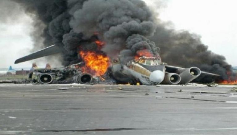 طائرة محترقة بمطار إيراني- أرشيفية