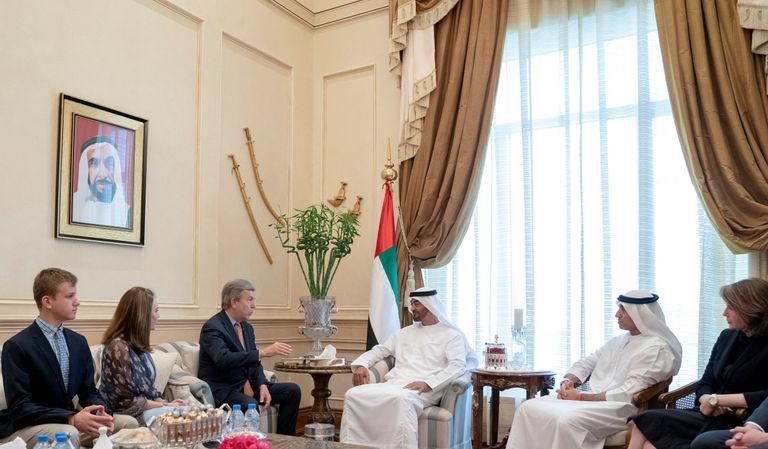 محمد بن زايد يستقبل رئيس وفد المنتخب الأمريكي في الأولمبياد الخاص