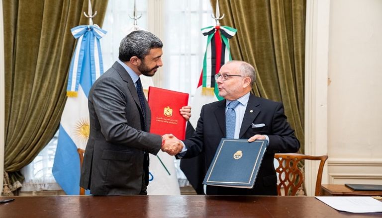 الشيخ عبدالله بن زايد آل نهيان ووزير الخارجية والأديان الأرجنتيني