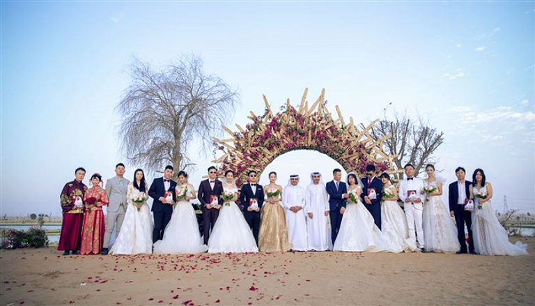 "بحيرات الحب" في دبي تشهد حفل زفاف جماعي صيني